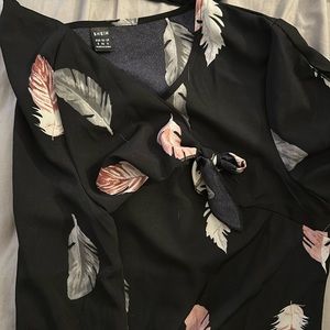 Short sleeve with bows on end